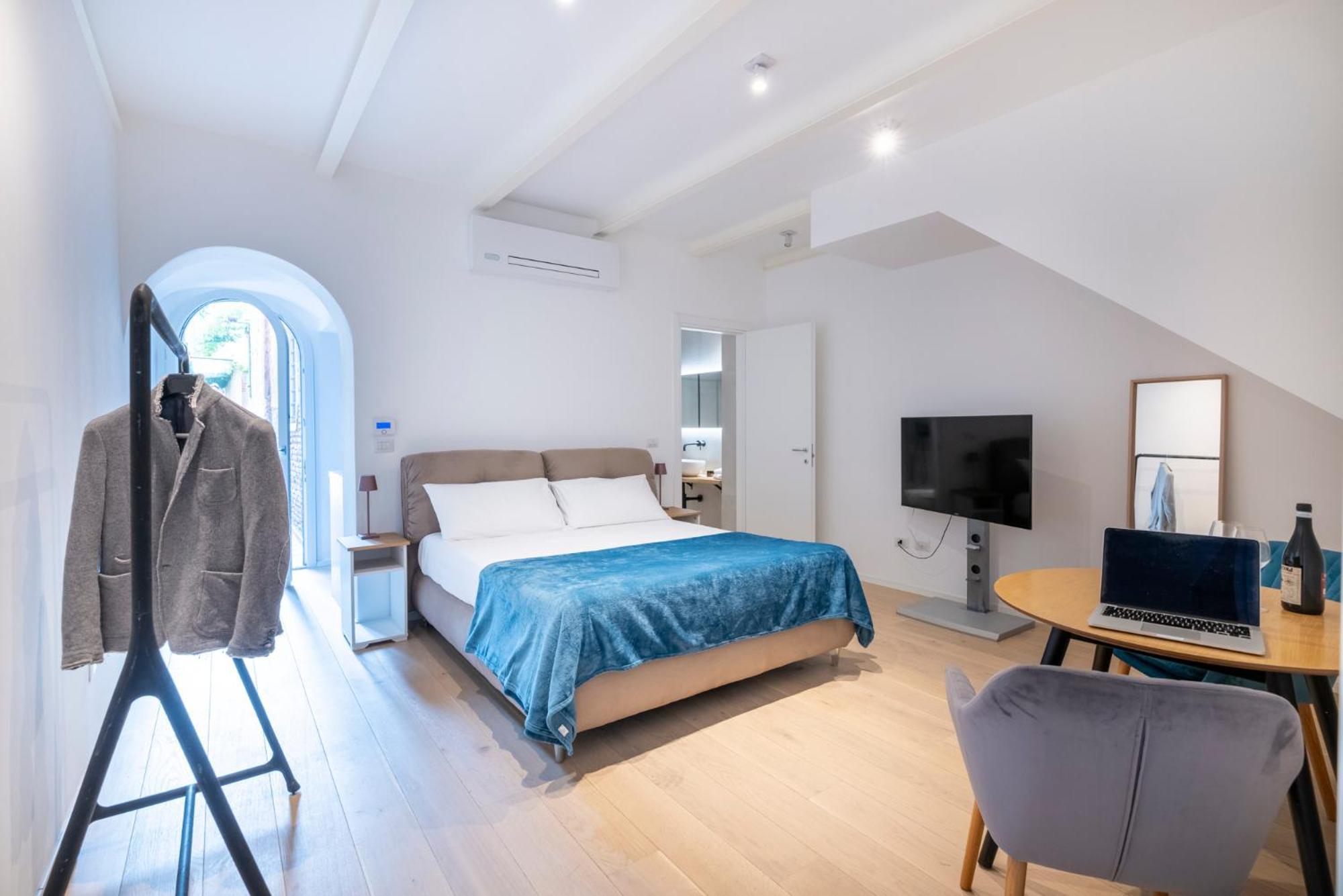 Aldrovandi Luxury Suites And Apartment Bologna Exterior photo