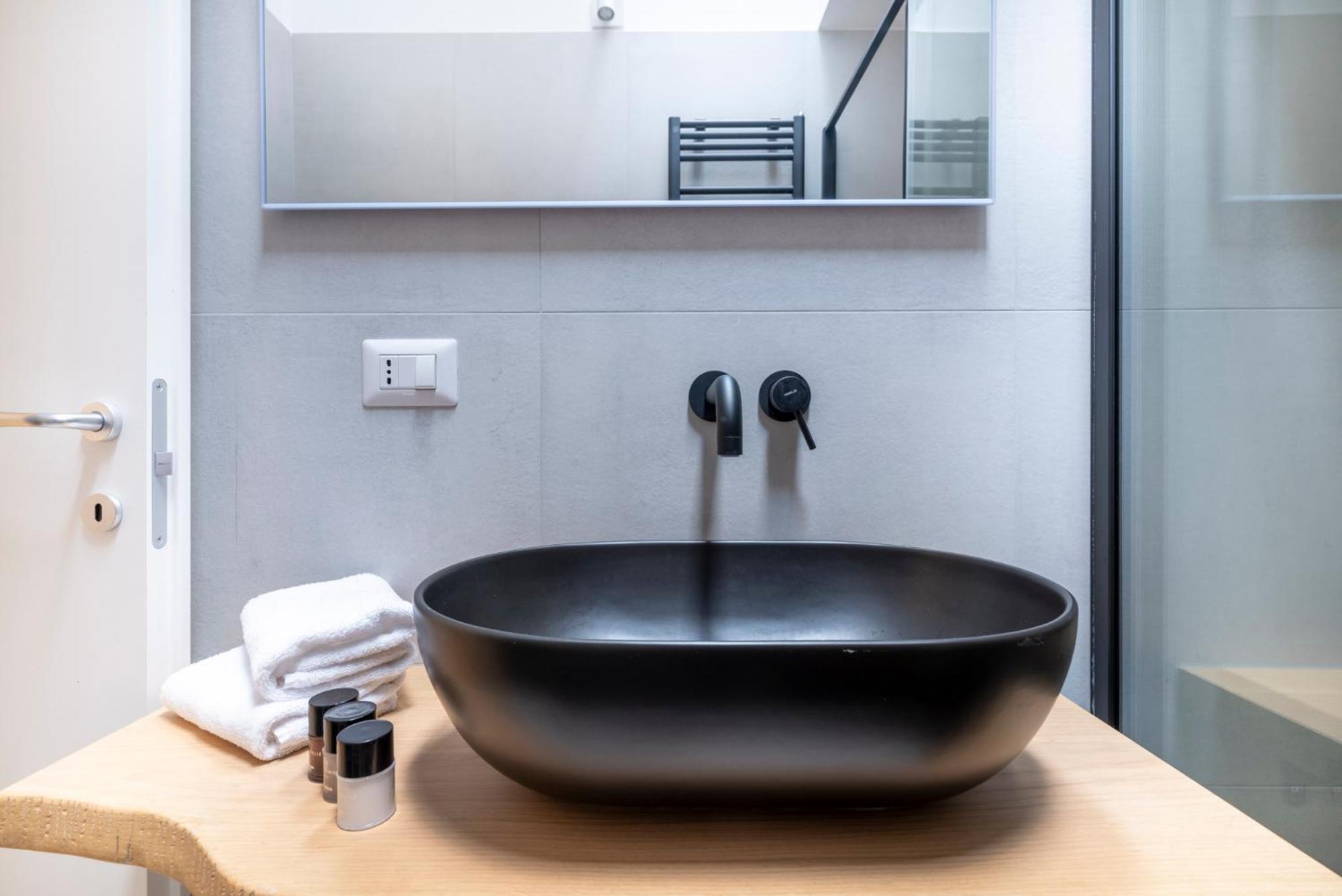 Aldrovandi Luxury Suites And Apartment Bologna Exterior photo