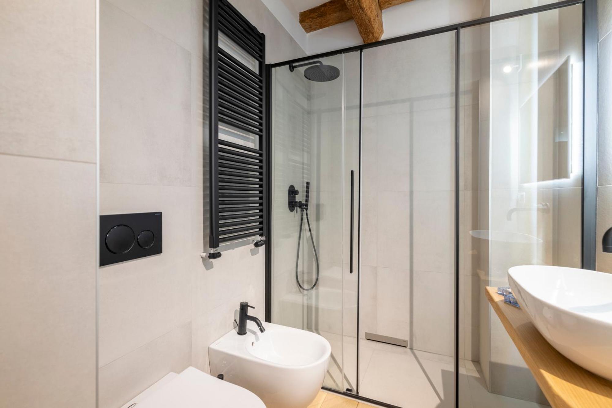 Aldrovandi Luxury Suites And Apartment Bologna Exterior photo
